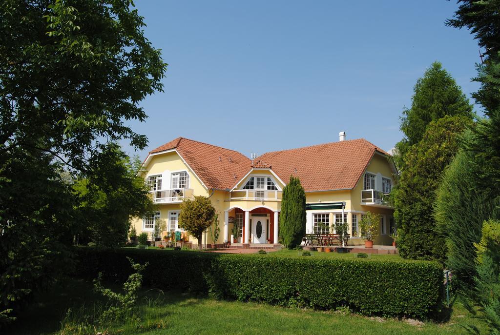 Villa Hedi Dunakiliti Extérieur photo