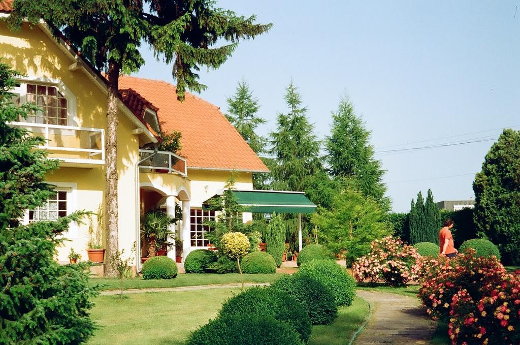Villa Hedi Dunakiliti Extérieur photo