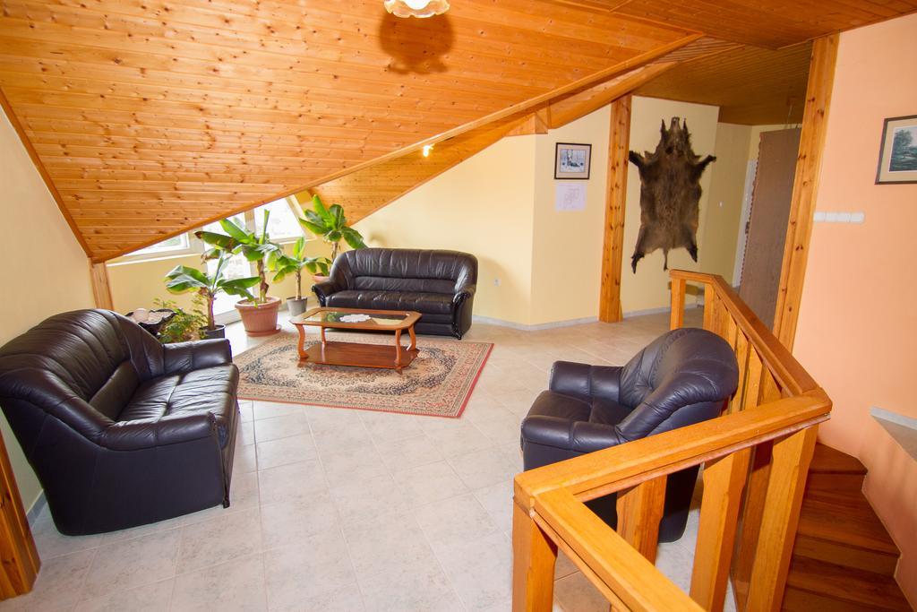 Villa Hedi Dunakiliti Extérieur photo
