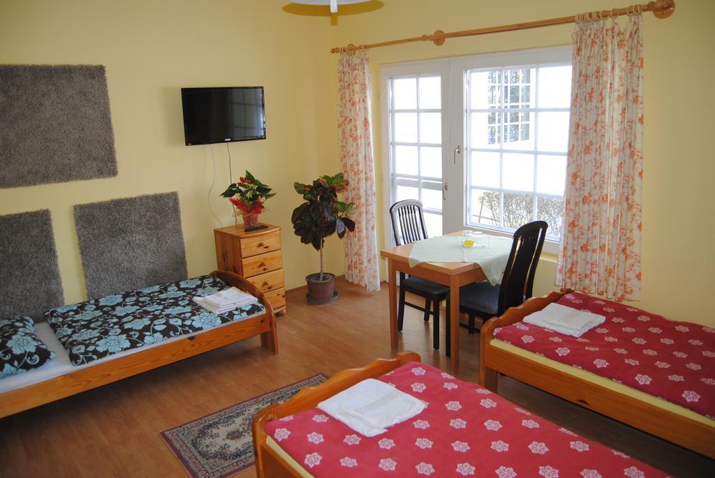 Villa Hedi Dunakiliti Extérieur photo